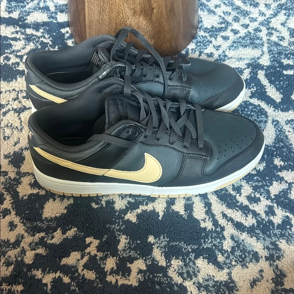 Nike Men's Black and Tan Sneakers - Picture 3 of 5